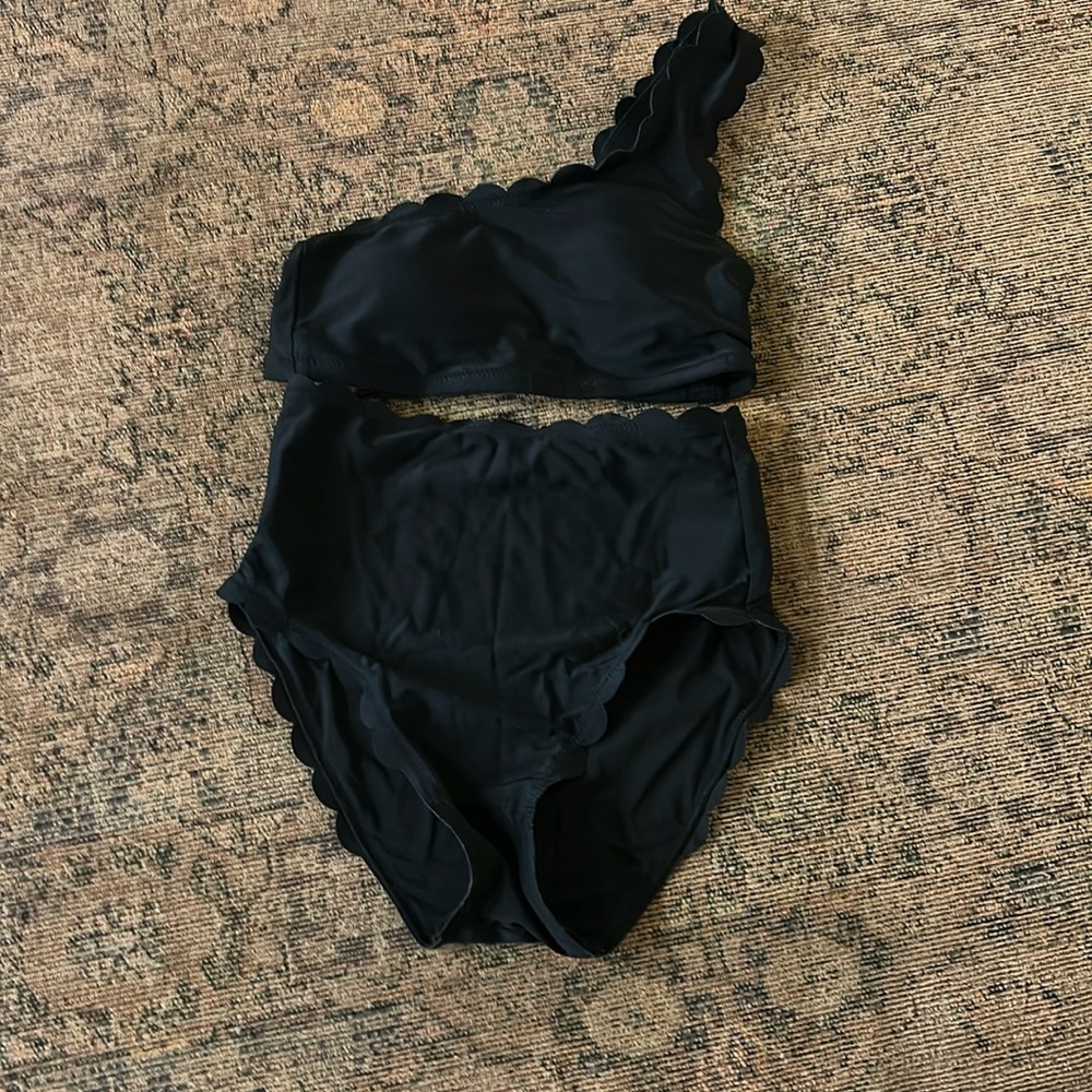Black j crew women’s swim suit size xxs